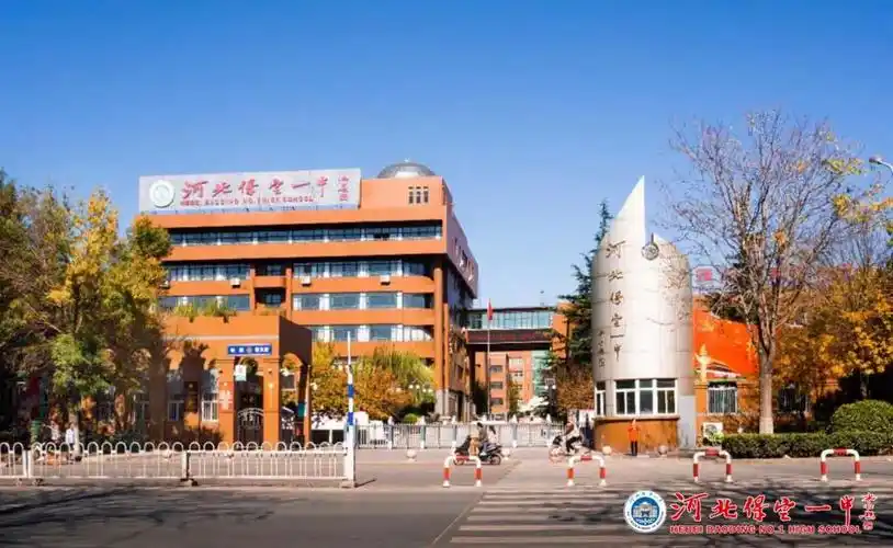 巾帼披战衣战鹰升空守护万家团圆中央媒体相继报道保定一中优秀毕业生