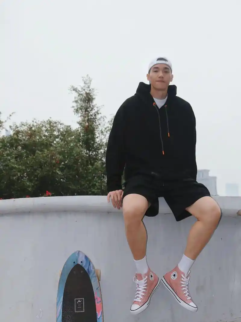 粉色的匡威谁不爱呢.#ootd穿搭 #南宁 #ootd #体 - 抖音