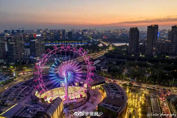 投稿: 川流万象💫 📍宁波新地标-万象城&摩天轮🎡|万象城|摩天