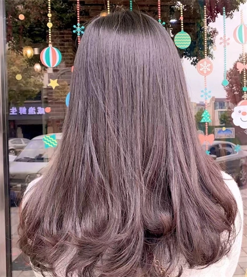 c字弧度内扣的梨花头,温柔优雅知性,背影看起来非常有发量.