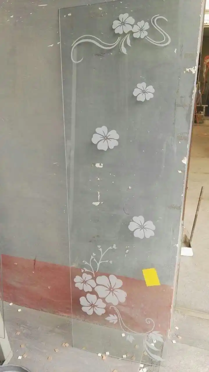 出现一一些图案可以是用白玻做暗花的工艺/用镜子做镜花工艺