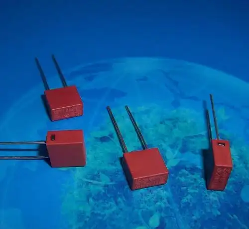 厂家供应 41t系列 t250ma-6.3a250v 塑胶方型保险丝