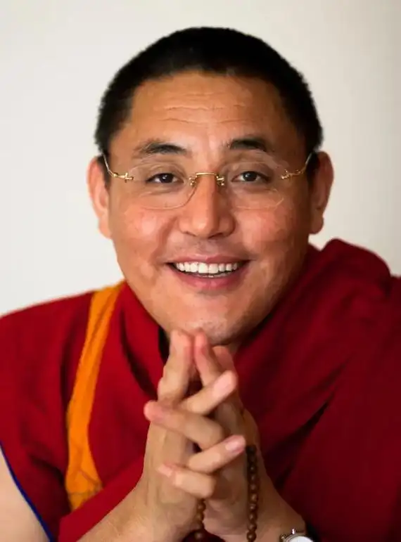 希阿荣博堪布,1963年生于四川甘孜州德格县,是当今藏传佛教 - 抖音