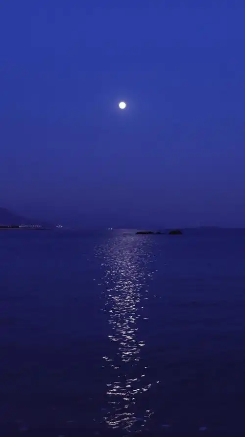 喜欢夜晚在海边吹风