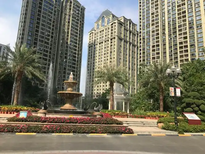 恒大华府4室2厅2卫180.75㎡南北650万