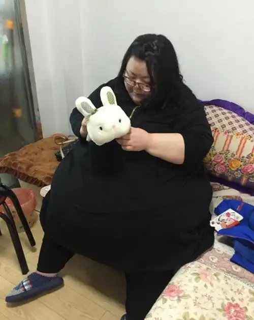 中国第一胖女孩两年内减掉278斤 肥胖正在危及她的生命