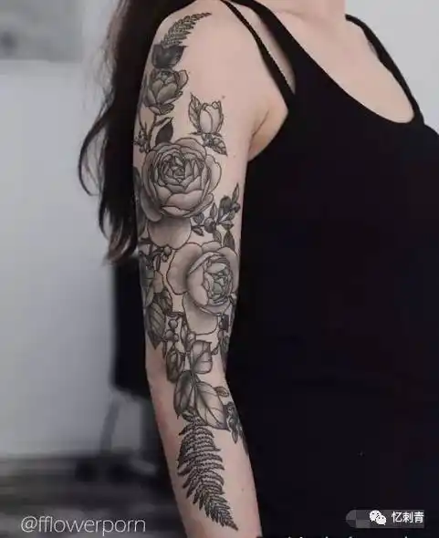 可以尝试一下花臂小纹身