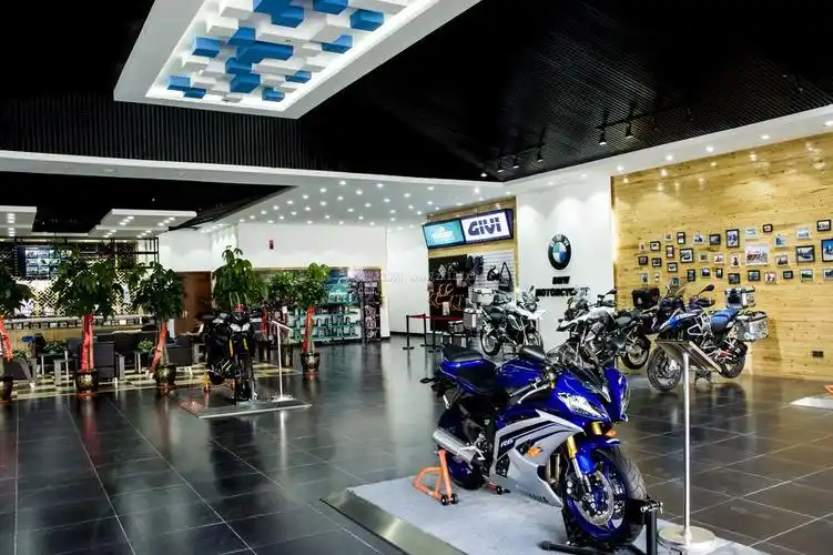 摩托车门面室内黑色地砖装修效果图片