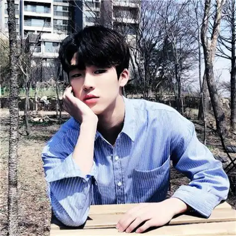 自拍男生头像真实照片清晰高清的生活照