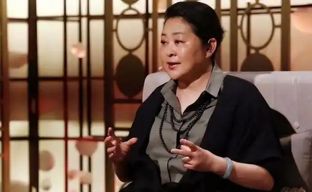 中国央视主持人倪萍最近消息:搭档去世,为给儿子治病花光积蓄