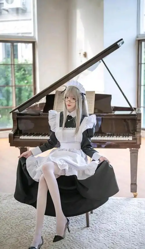 女仆cos小姐姐