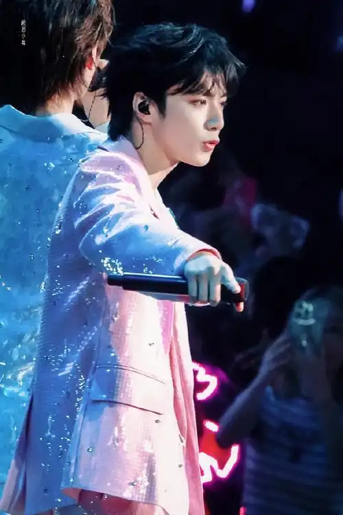 刘耀文叁重楼暨出道四周年演唱会