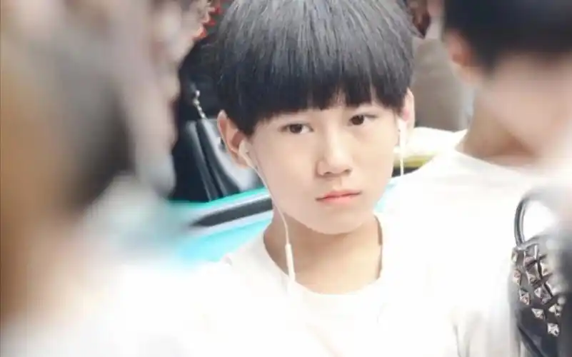 【张真源】为什么张真源小时候这么可爱啊 这么可爱的小圆子是会被一