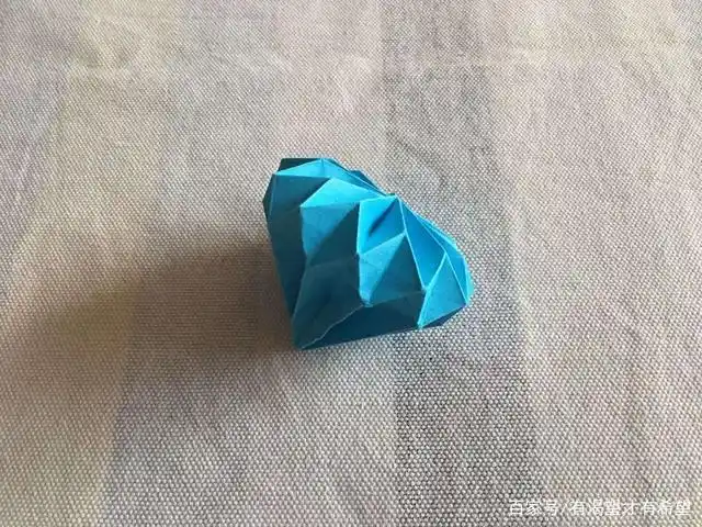 折纸:折一个璀璨夺目的耀眼钻石,只需要一张纸就完成哦