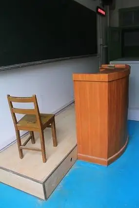 教室的桌子
