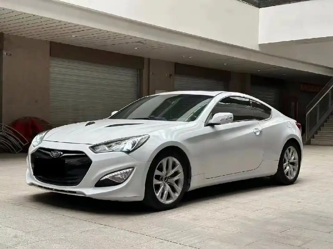 8万 15年现代劳恩斯酷派2.0t 后驱 8at 新货:15年6月 劳恩斯酷派 2.