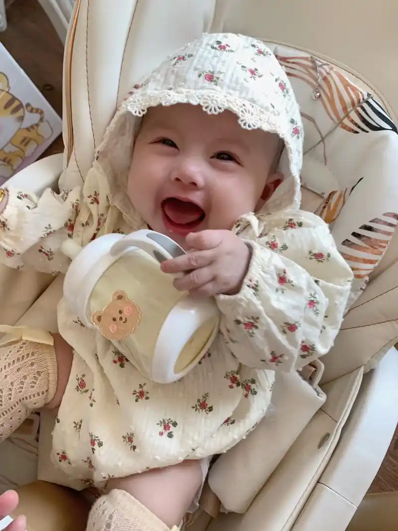 爱笑的小奶娃呀90.