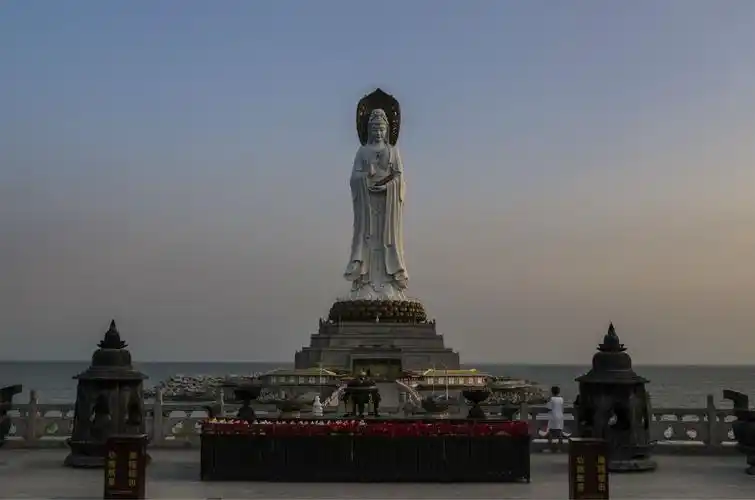 中塑108米高之 a href="#" data-lemmaid="1091435">海上观音 /a>圣像