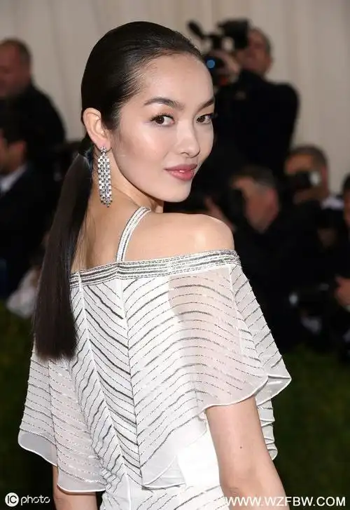 女星的发际线过高杨幂唐嫣刘诗诗赵丽颖杨颖谁能hold得住