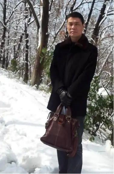 于名师学习国画山水,学画之初即临摹龚贤,石涛,渐江,石溪等大家的作品