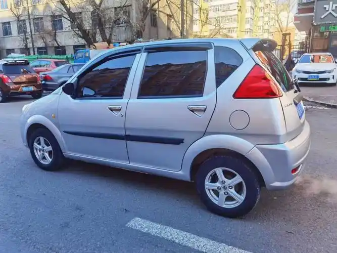哈飞 路宝  2010款 灵动 1.0l 手动舒适型图片