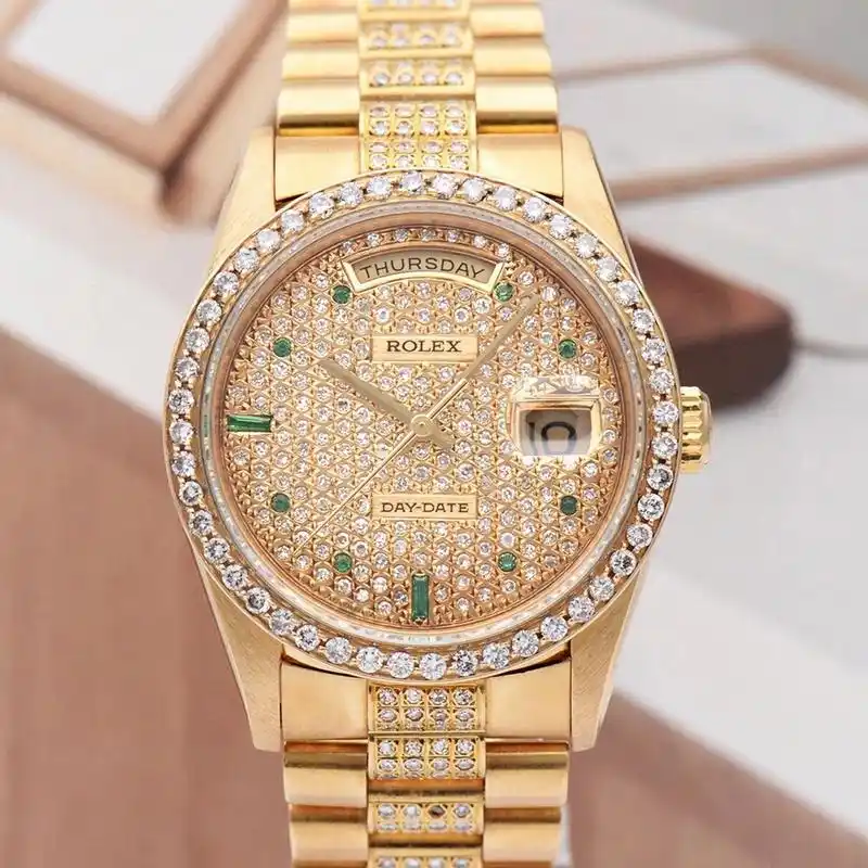 劳力士后镶钻满天星绿宝石金劳 劳力士 星期日历型 自动机械男表 型号