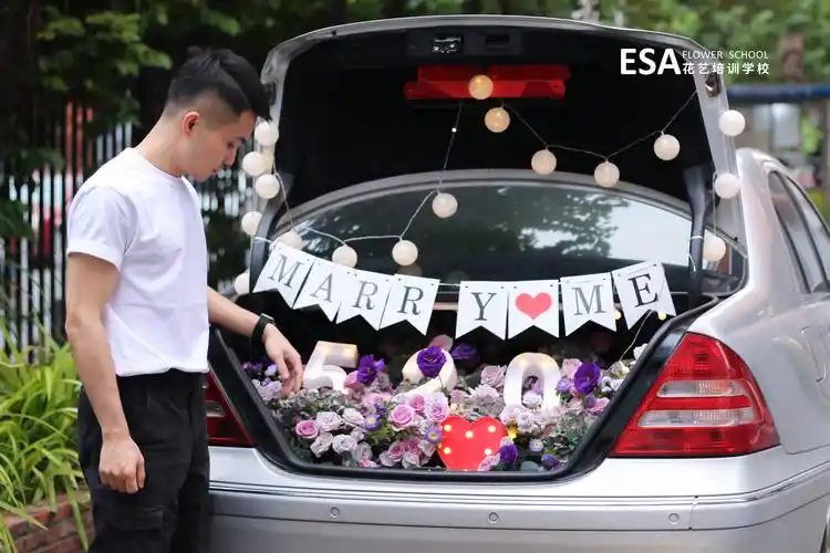 广州求婚车尾箱布置 广州婚礼花艺培训