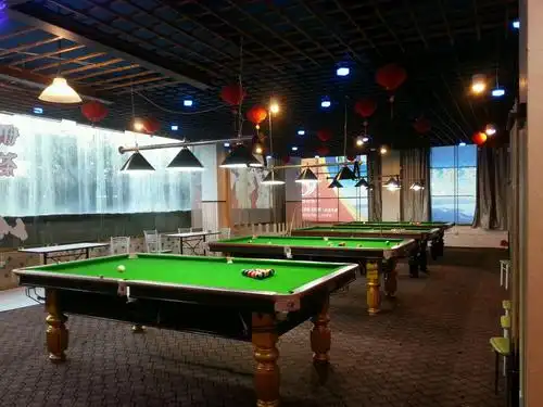现代工装台球厅台球桌大型时尚的台球俱乐部设计效果图大全