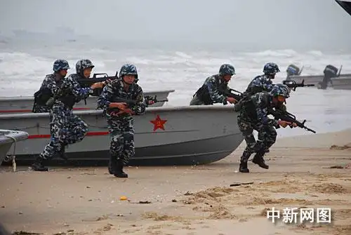 中国海军陆战队军事演练精彩图辑[组图]