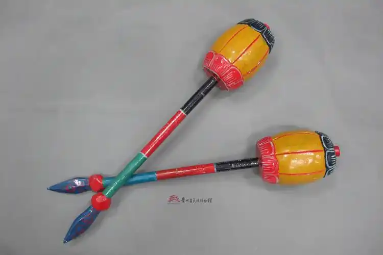 当代安顺地戏兵器之双锤