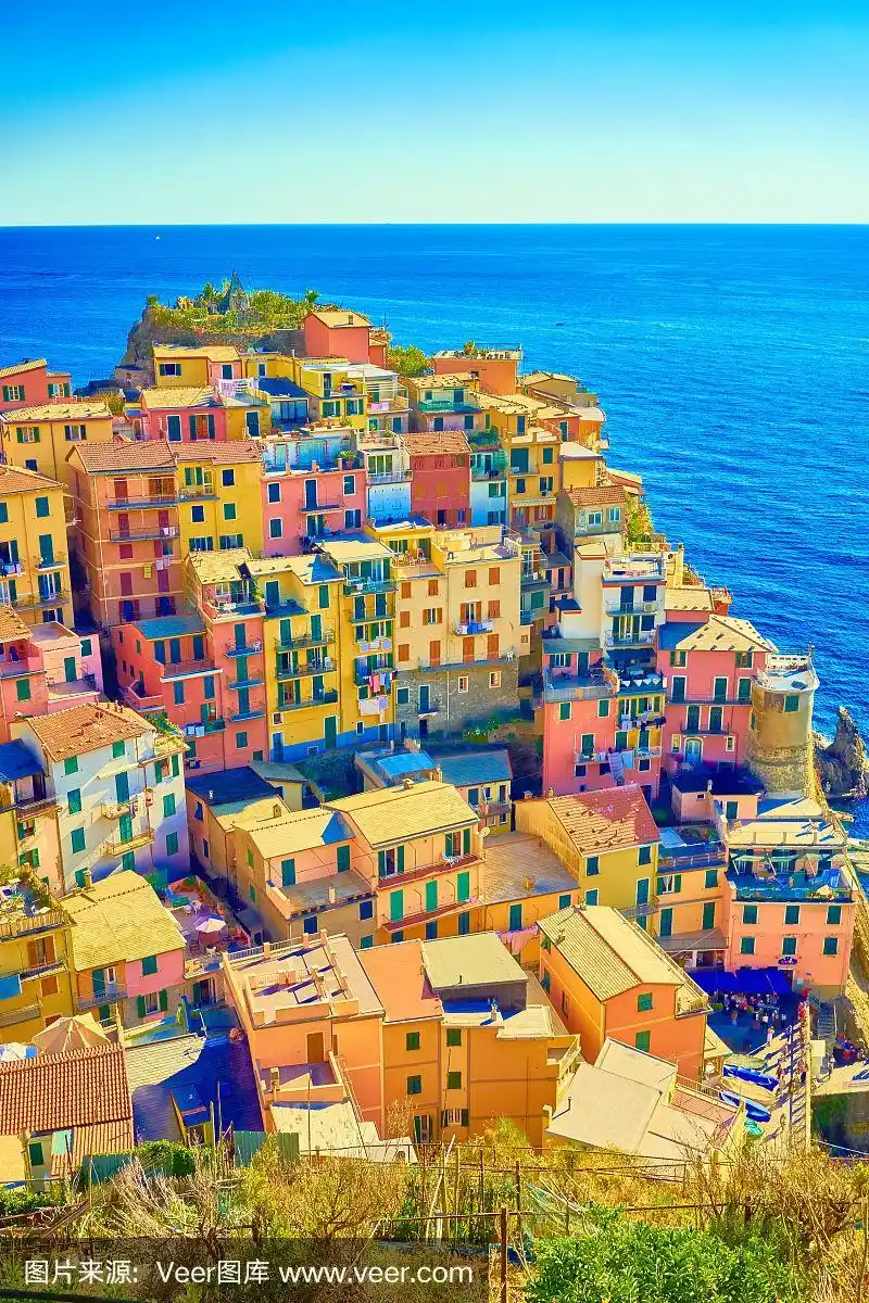 马纳罗拉五颜六色的房子,一个美丽的村庄在"五园国家公园".