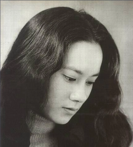 苗可秀承认恋李小龙,曾被指以半个未亡人身份出席李小龙葬礼