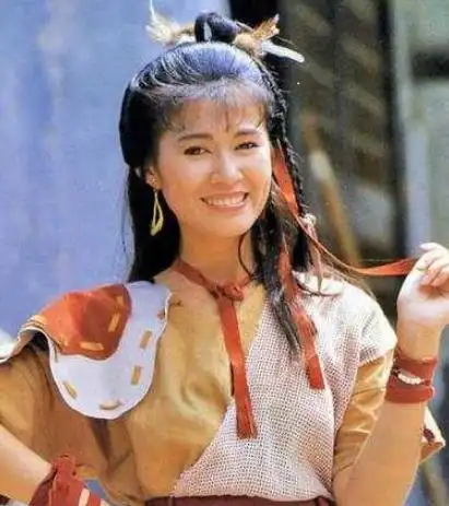 当黄蓉与梅超风同框后一个身材消瘦一个皱纹明显