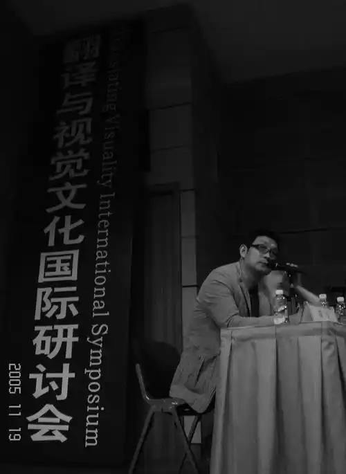 图片致谢:冯博一在刚刚装修好的ocat深圳展厅中交谈2005年1月26日,黄