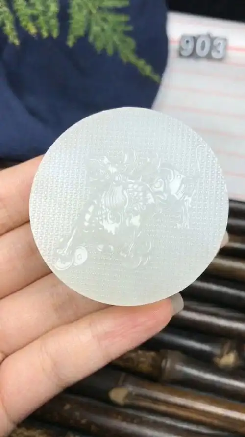 批发超值1000【麒麟献瑞】手镯芯雕刻和田玉 料子细腻光滑.