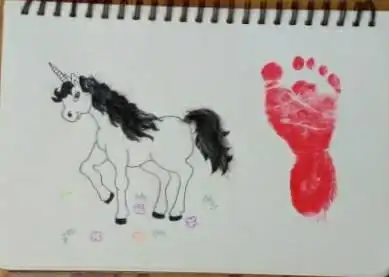 再上小马和脚印图[爱心]