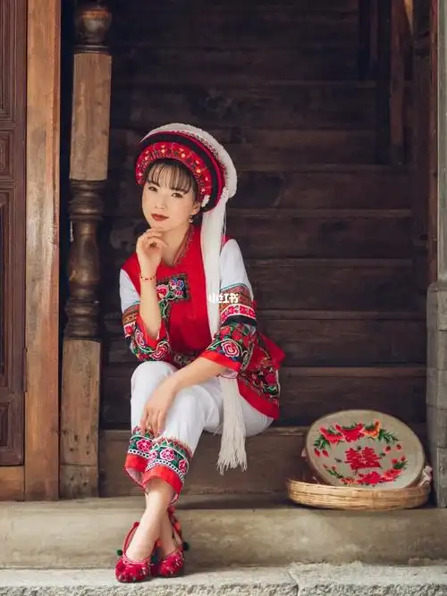 温婉的白族姑娘也太美了吧大理白族写真