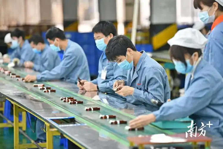 格兰仕生产线.南方日报记者 戴嘉信 摄