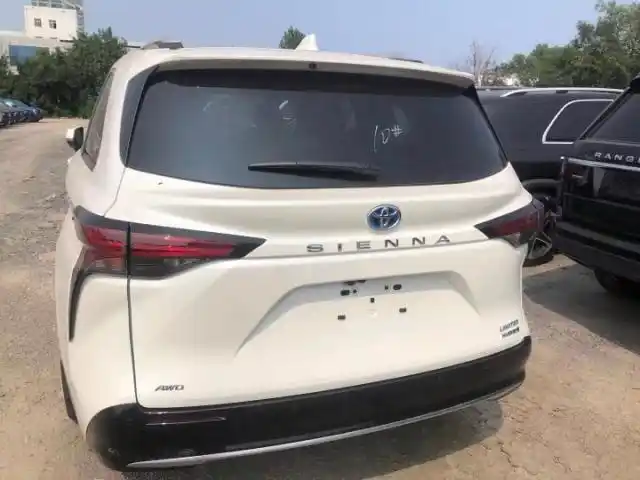 2021款丰田塞纳25混动ltd四驱加版报价