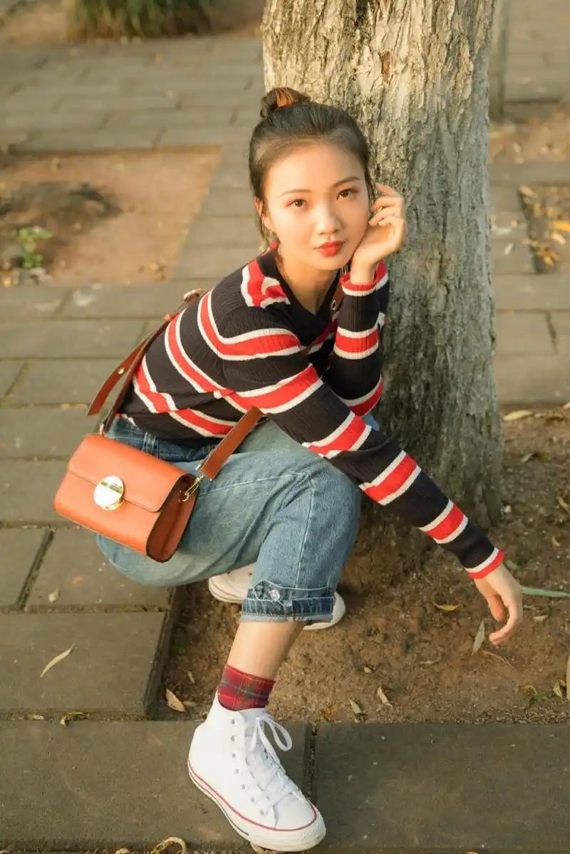 旅游中一个清纯脱俗的姑娘