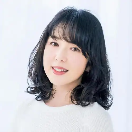 45岁女性必备的10款"锁骨卷"发型:既时髦又气质|卷发|发尾|烫发|刘海