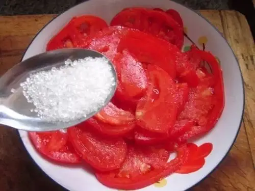 西红柿拌白糖的危害居然这么大!看完你就不敢吃了!