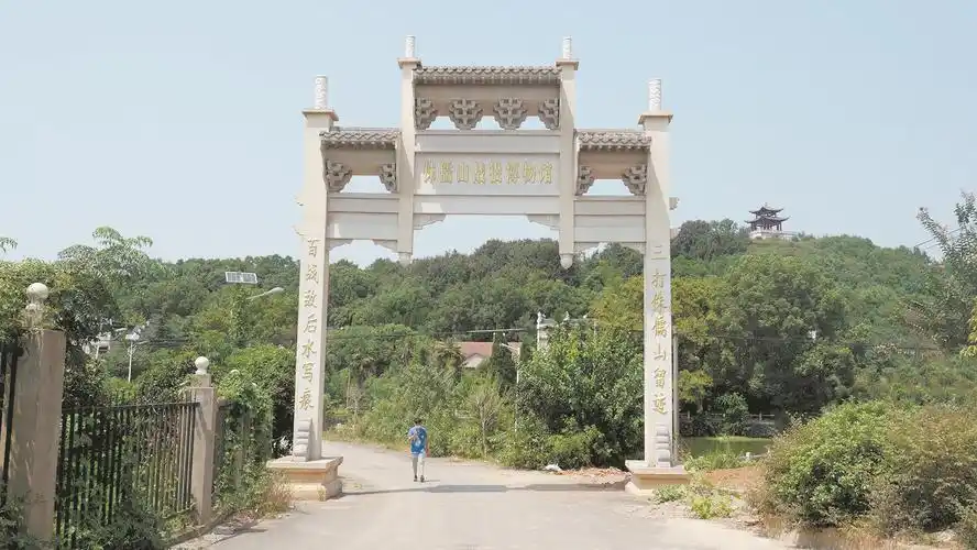 侏儒山战役博物馆大门傅玉和楚天都市报记者 满达 见习记者 尹鑫北踞