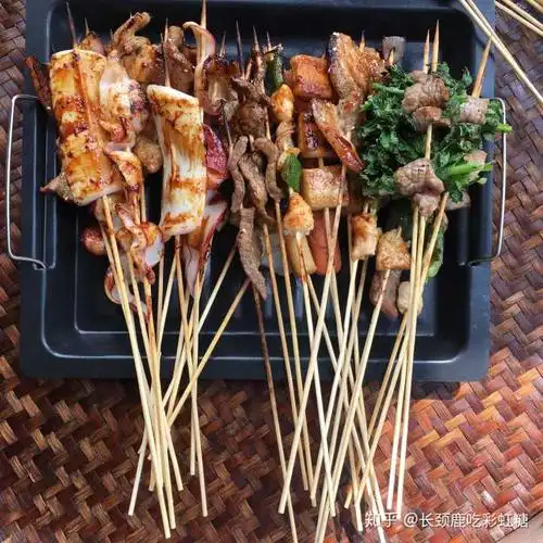 烧烤的时候掏出手机随手拍了一张,也没看,晚上看到觉得很惊艳,像加了