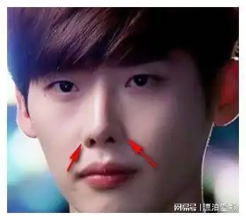 别乱垫山根了看看这些拔地而起的鼻子不嫌假的慌吗