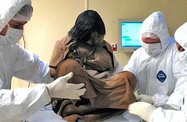 6700米山顶惊现14岁冰冻少女历经500年后尸体为何没腐烂