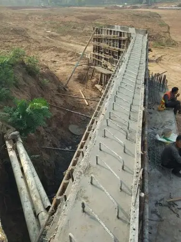 迎宾桥0号左幅耳,背墙浇筑完成.