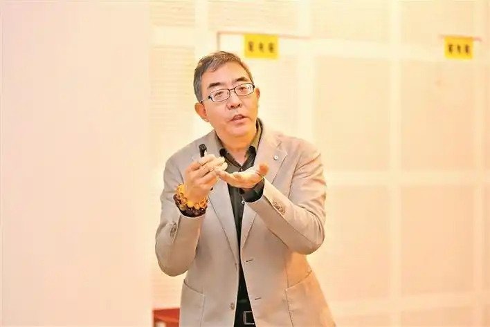 深圳世纪琥珀博物馆馆长孔繁利讲述琥珀的前世今生