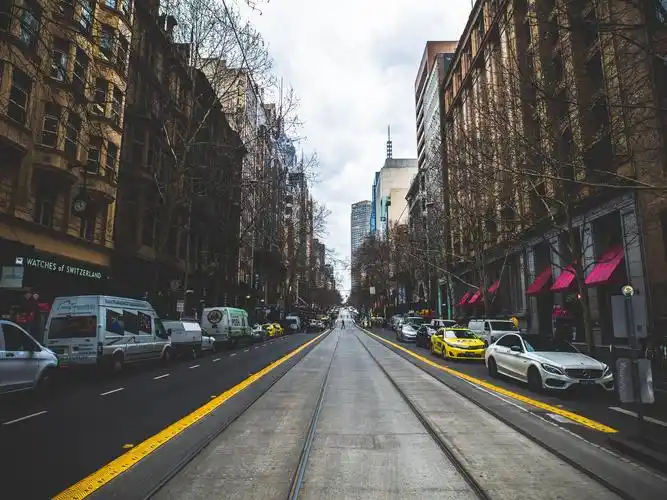 城市,道路,街道,汽车,建筑物 壁纸