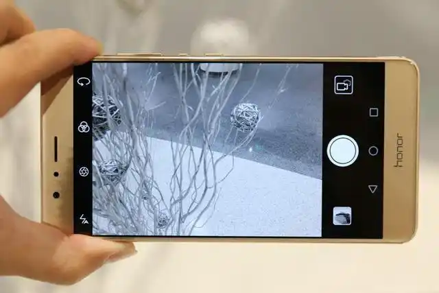 荣耀v8值得购买吗华为荣耀v8手机深度评测图解